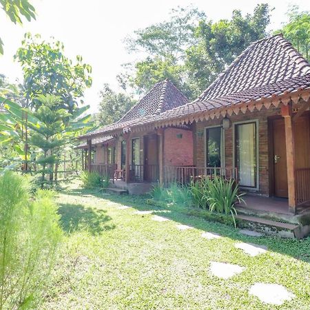 Balkondes Kenalan Hotel Magelang Bagian luar foto