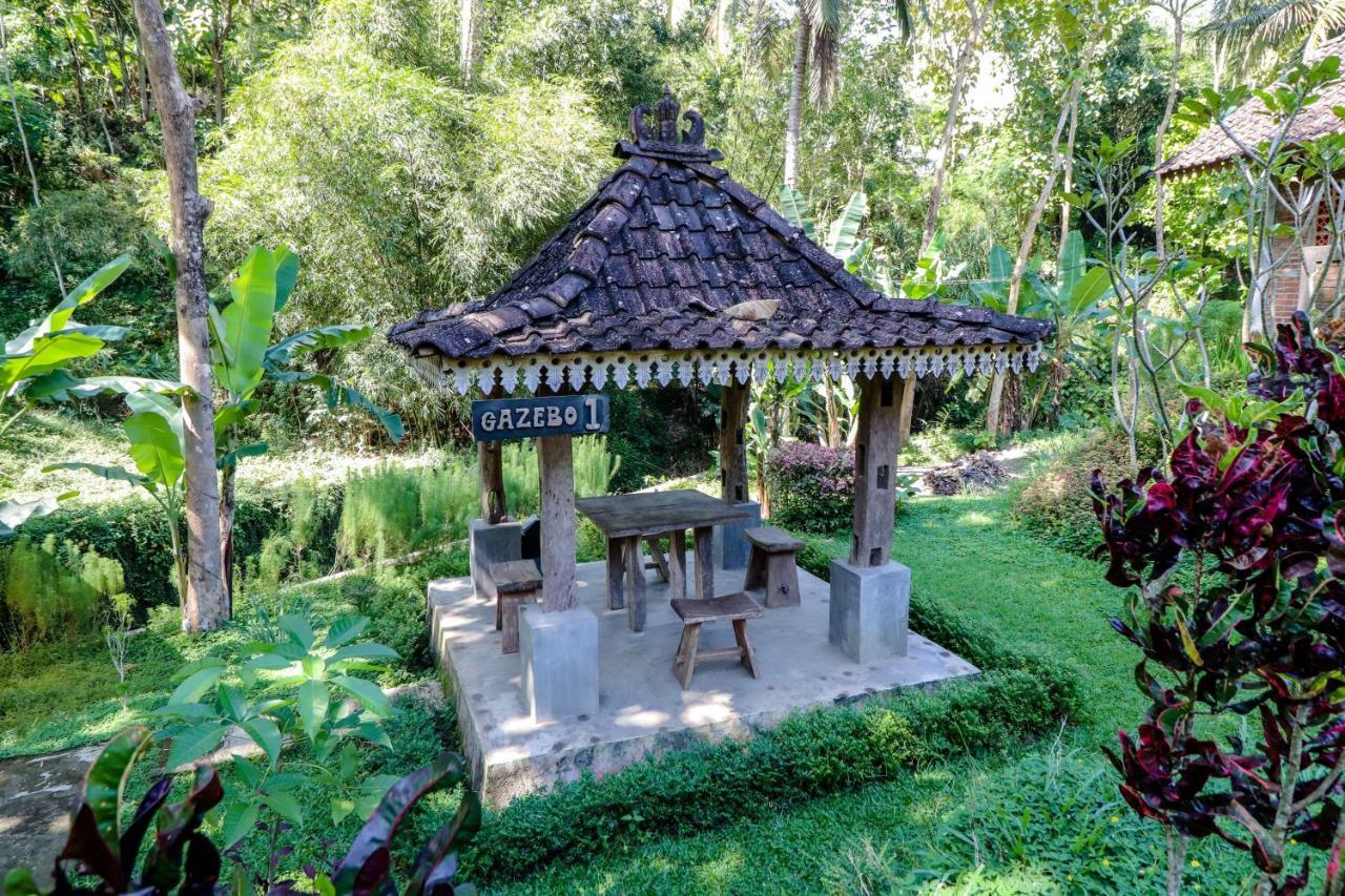 Balkondes Kenalan Hotel Magelang Bagian luar foto