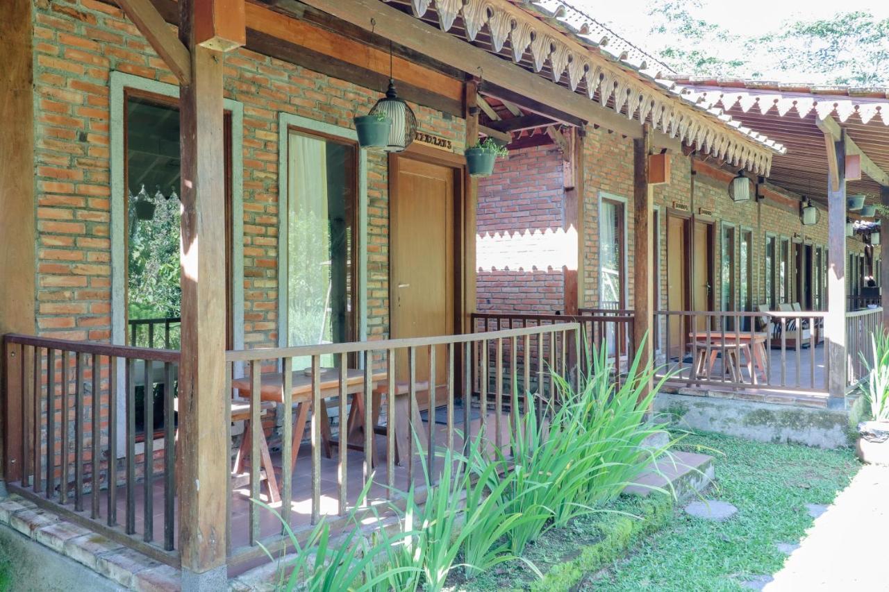 Balkondes Kenalan Hotel Magelang Bagian luar foto