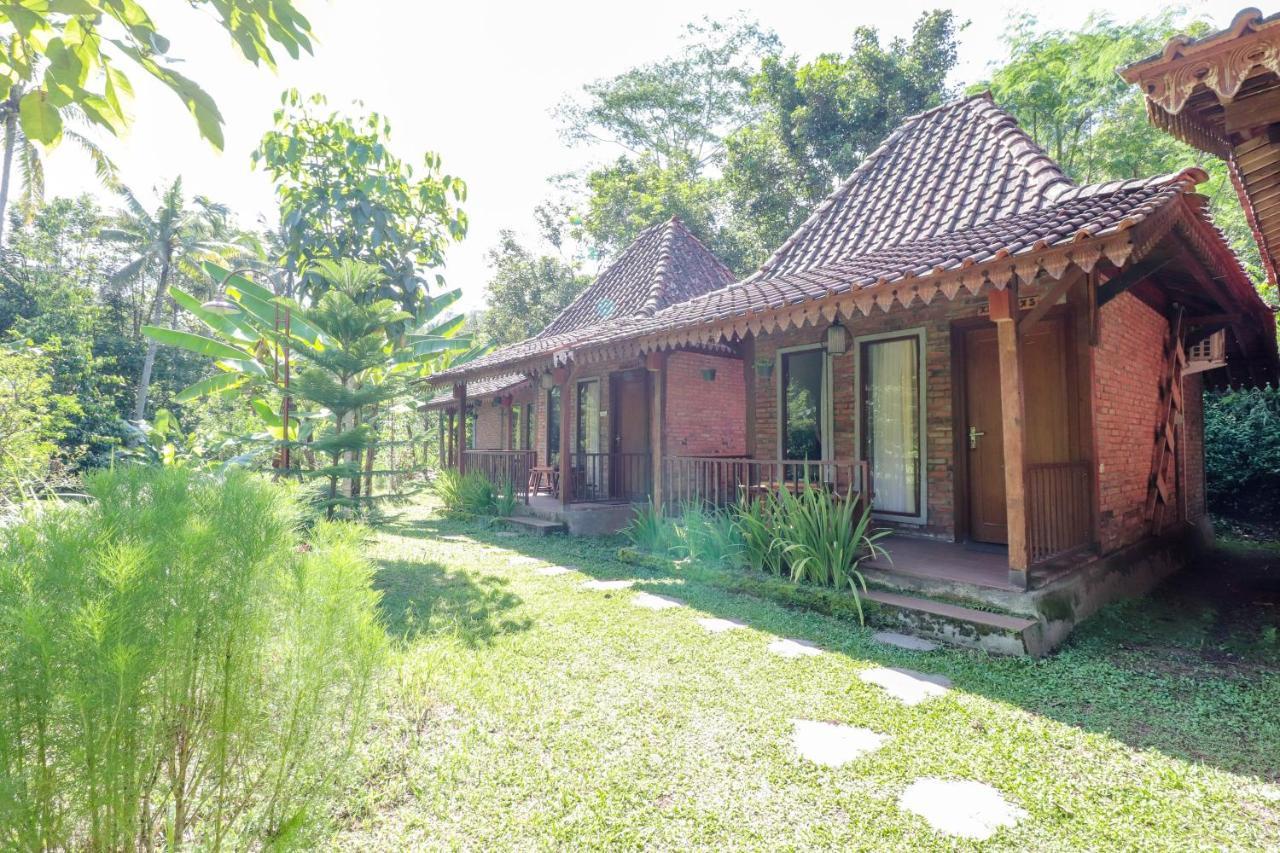 Balkondes Kenalan Hotel Magelang Bagian luar foto