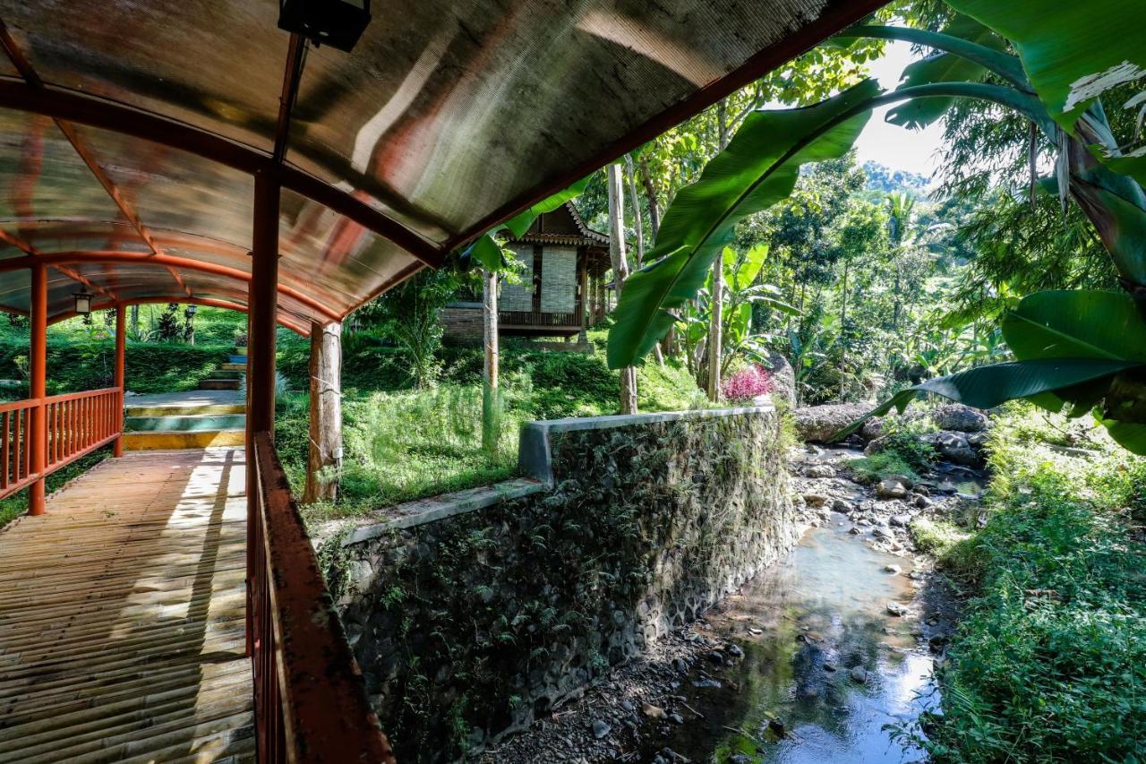 Balkondes Kenalan Hotel Magelang Bagian luar foto