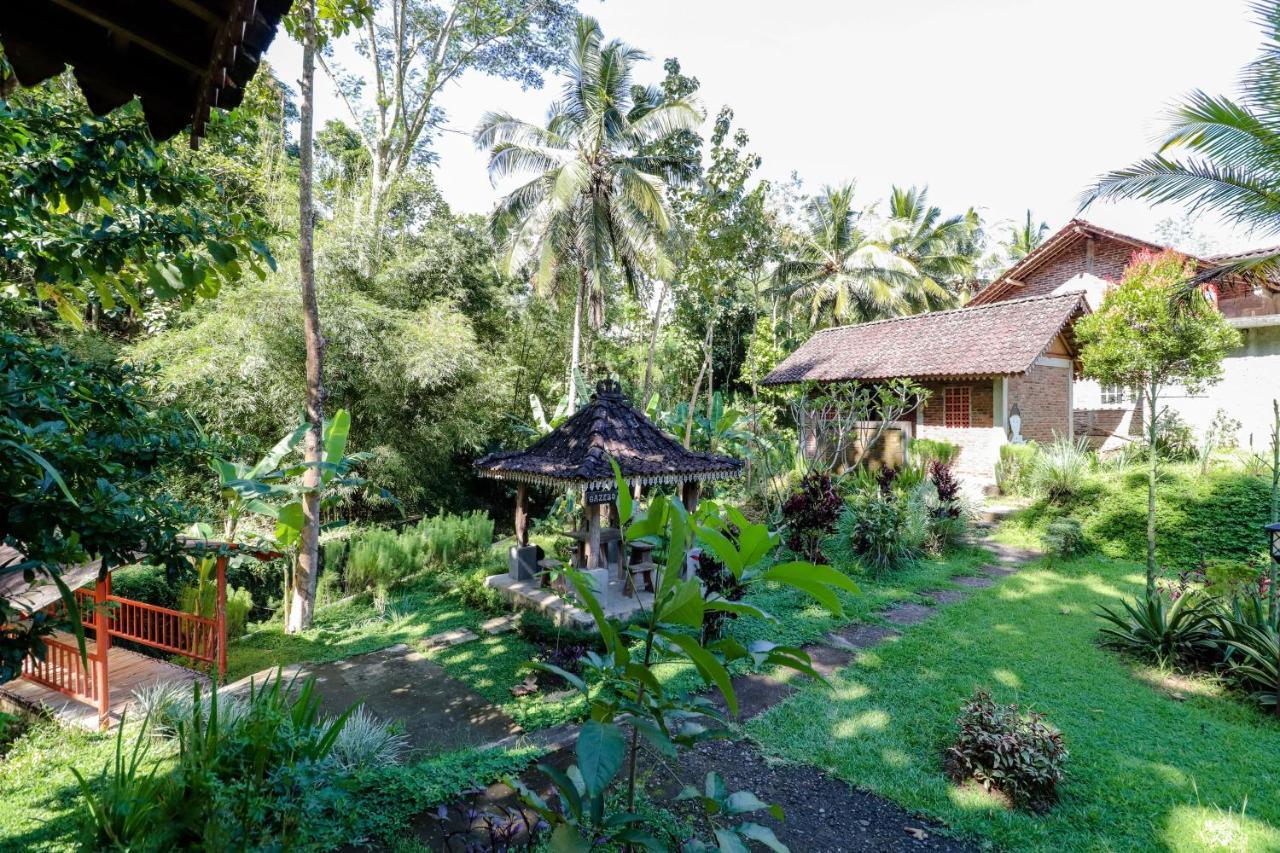 Balkondes Kenalan Hotel Magelang Bagian luar foto