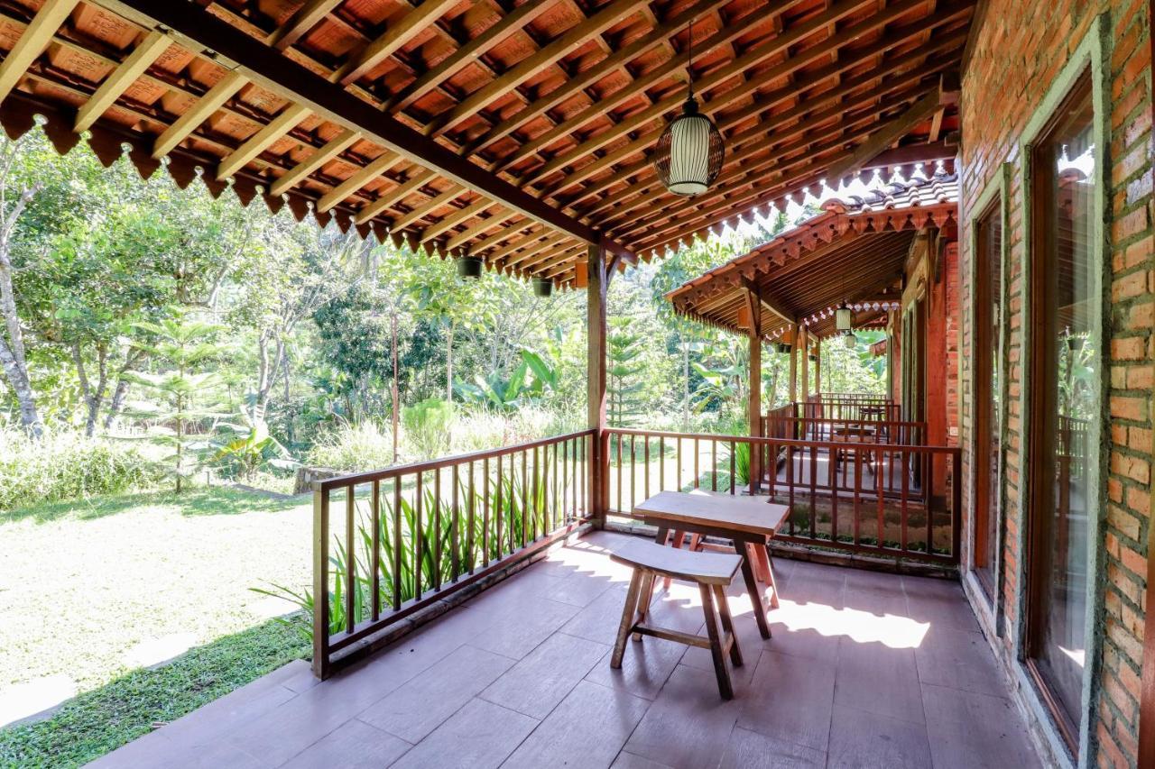 Balkondes Kenalan Hotel Magelang Bagian luar foto
