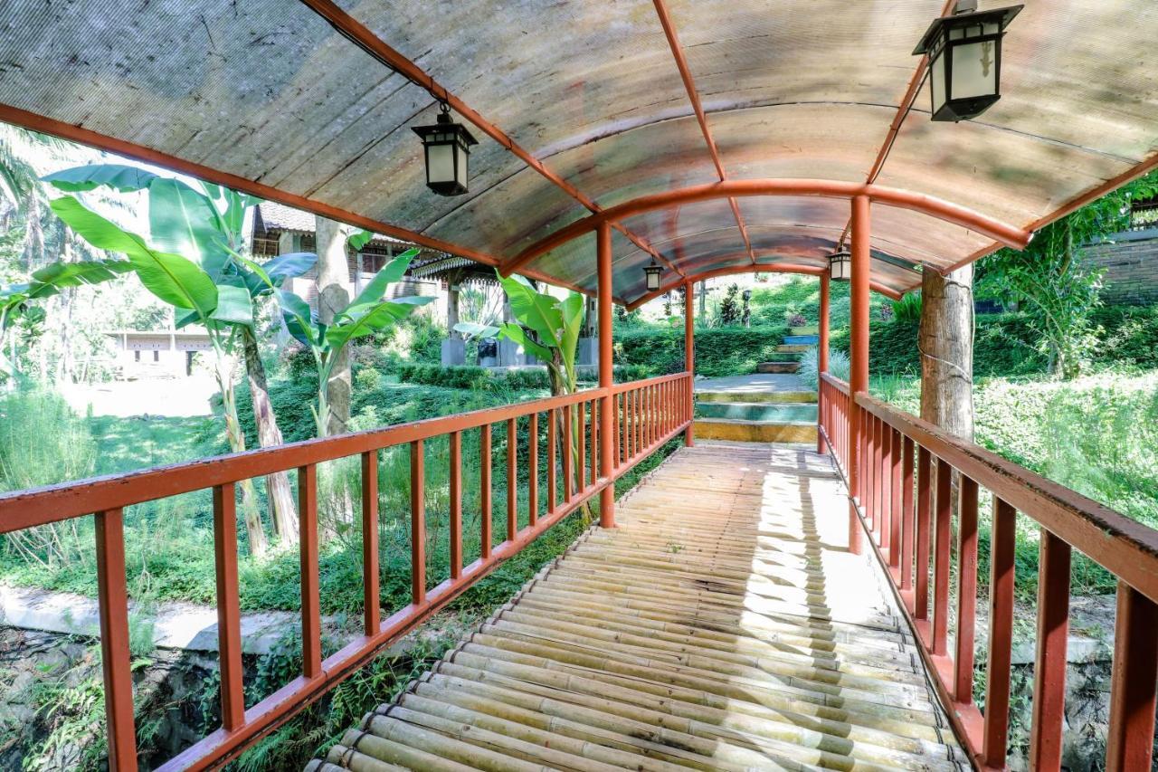 Balkondes Kenalan Hotel Magelang Bagian luar foto