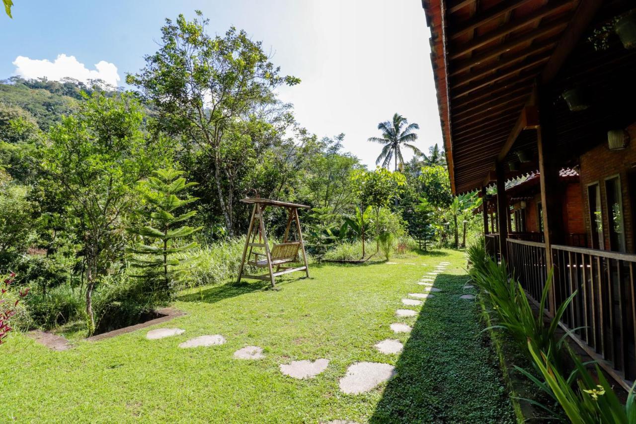 Balkondes Kenalan Hotel Magelang Bagian luar foto
