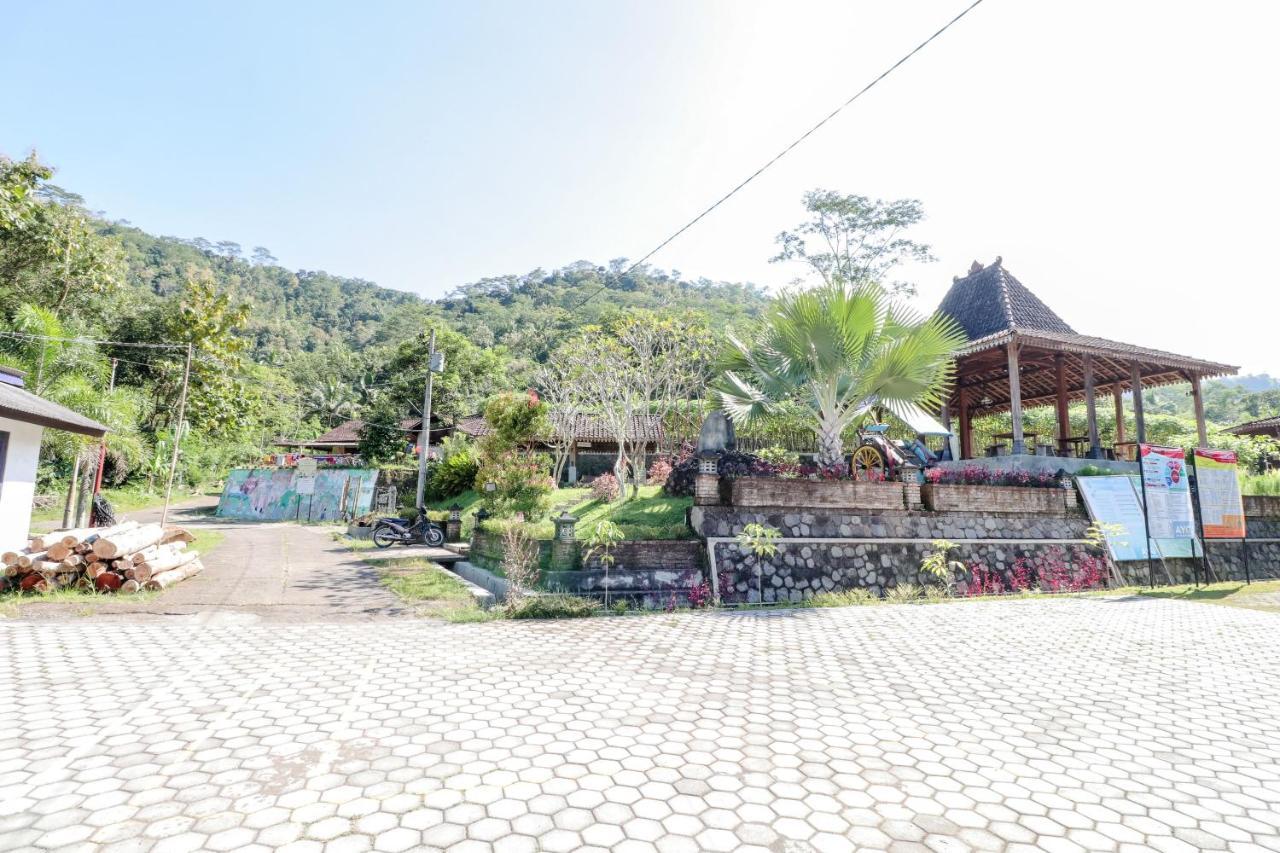 Balkondes Kenalan Hotel Magelang Bagian luar foto